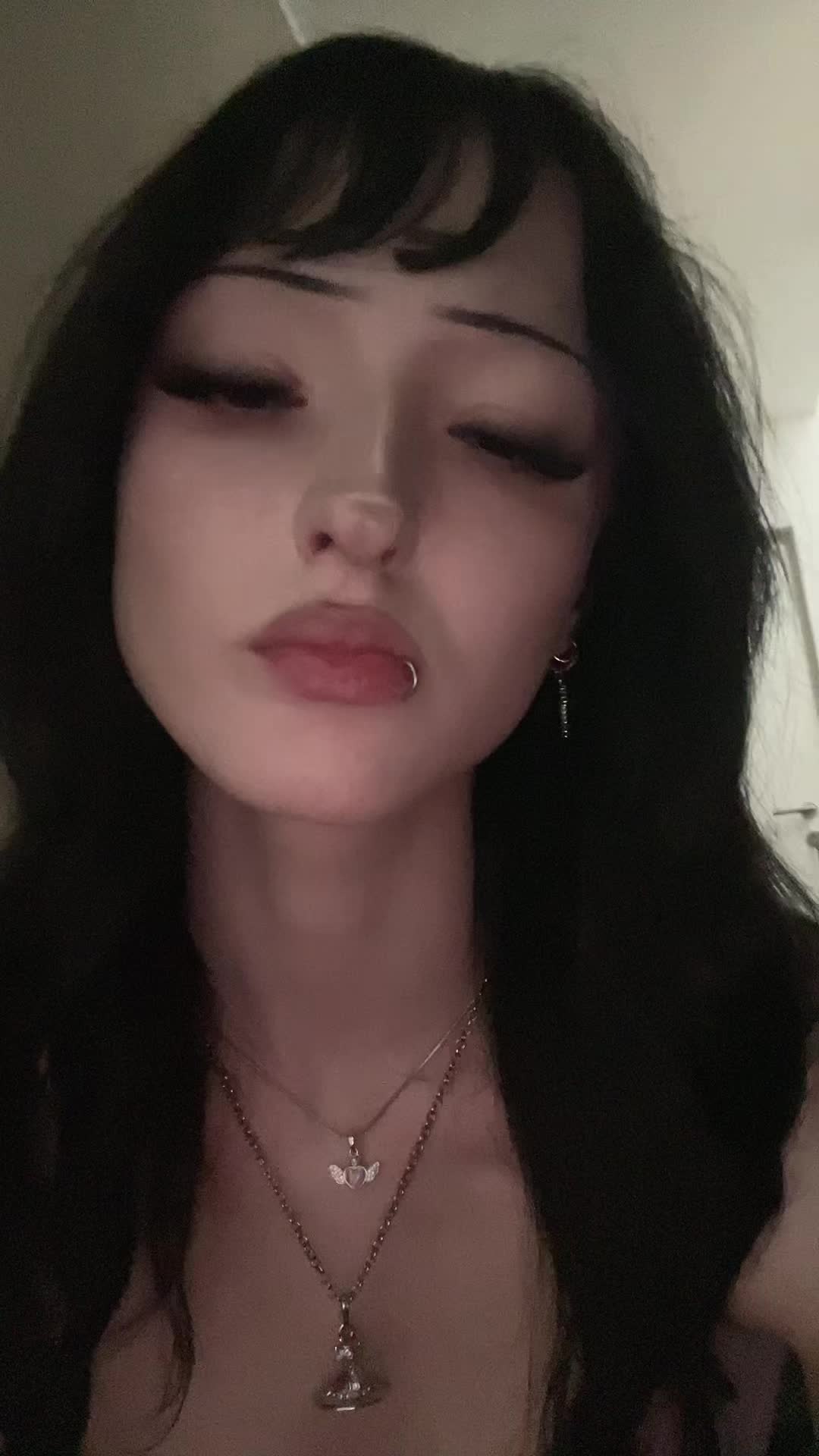 @Luzi ໒꒱