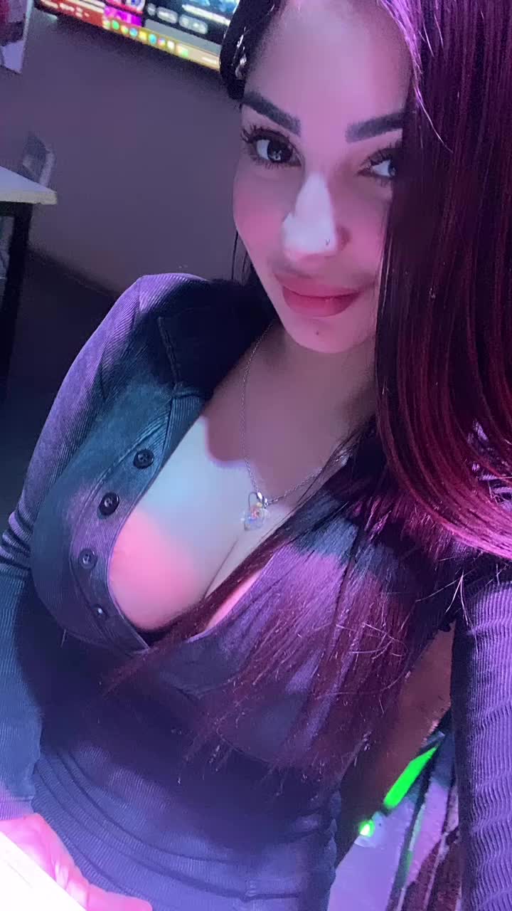 @viky_foxx