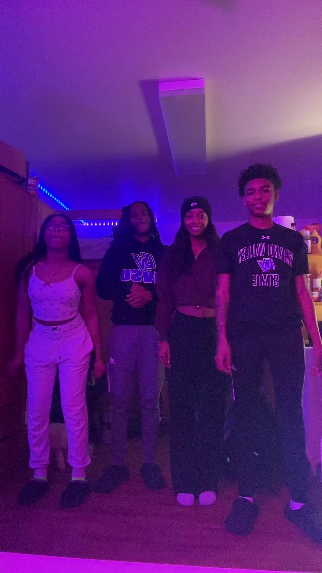 @lilvellup_