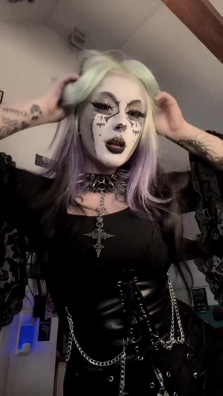@Angie⛓🖤