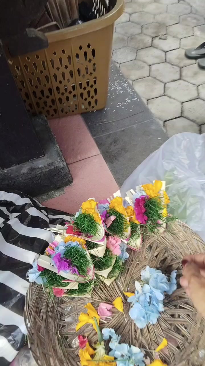 @Ni Ketut Suparni381