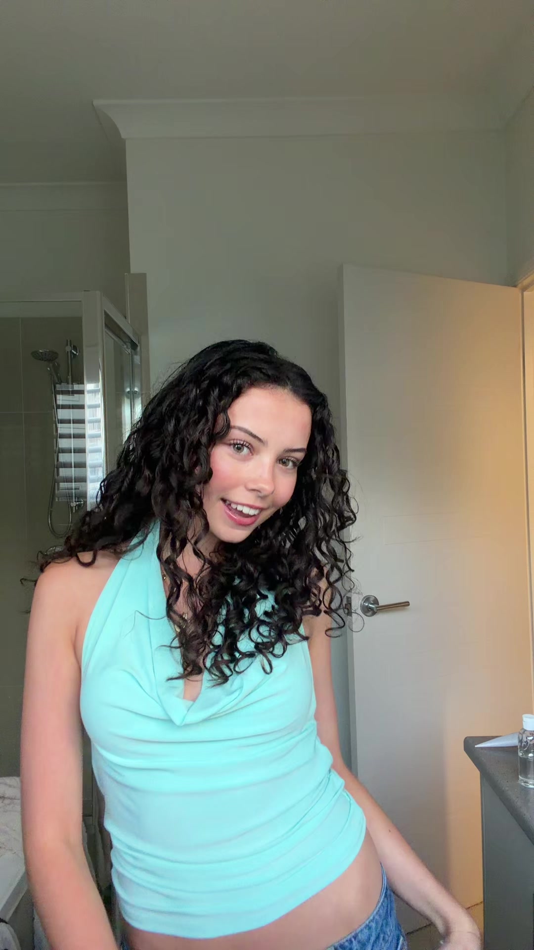 @Ava