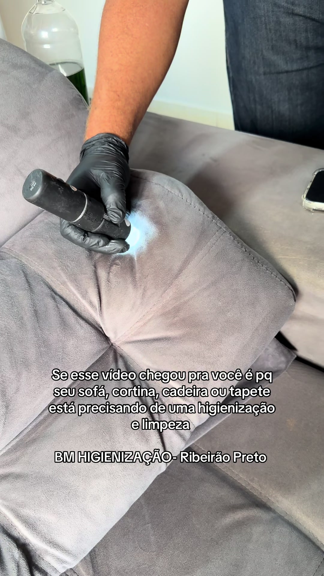 @anadelamonica