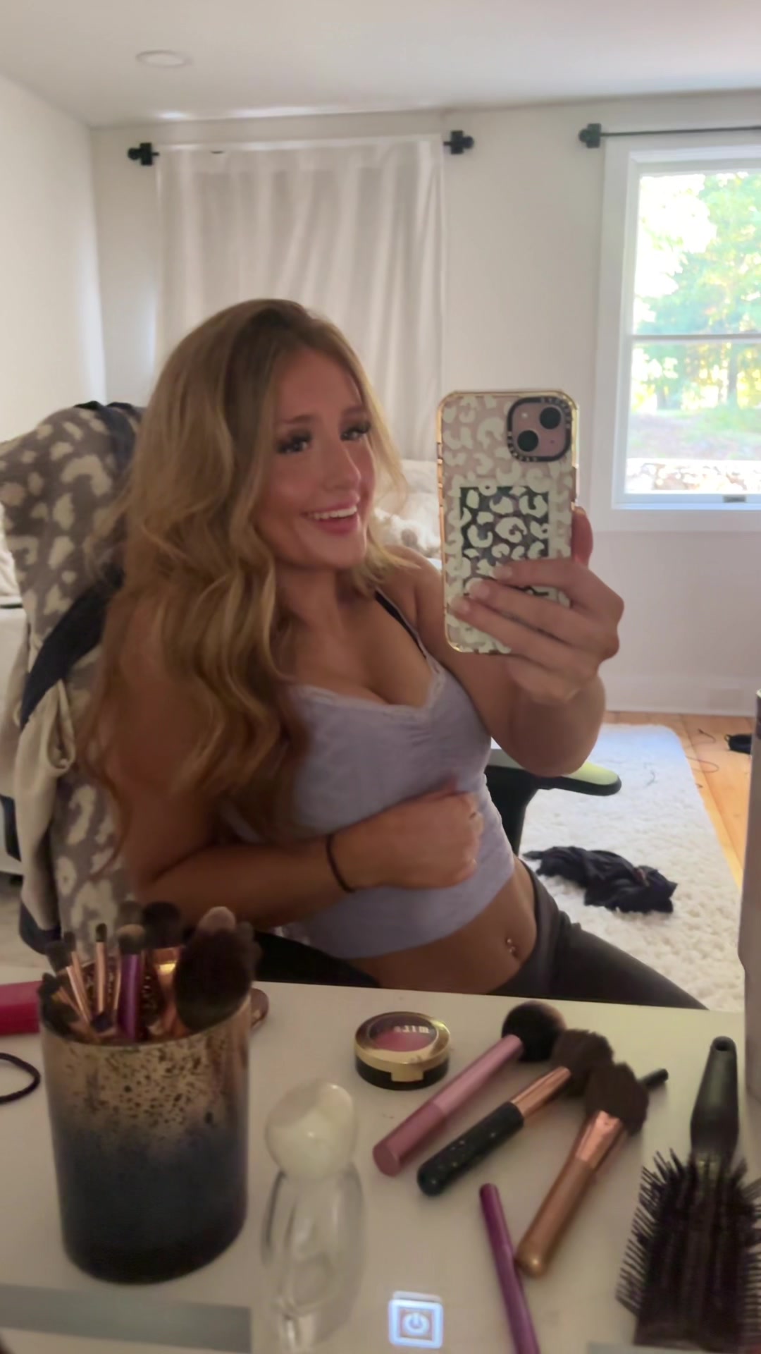@miaelovecky