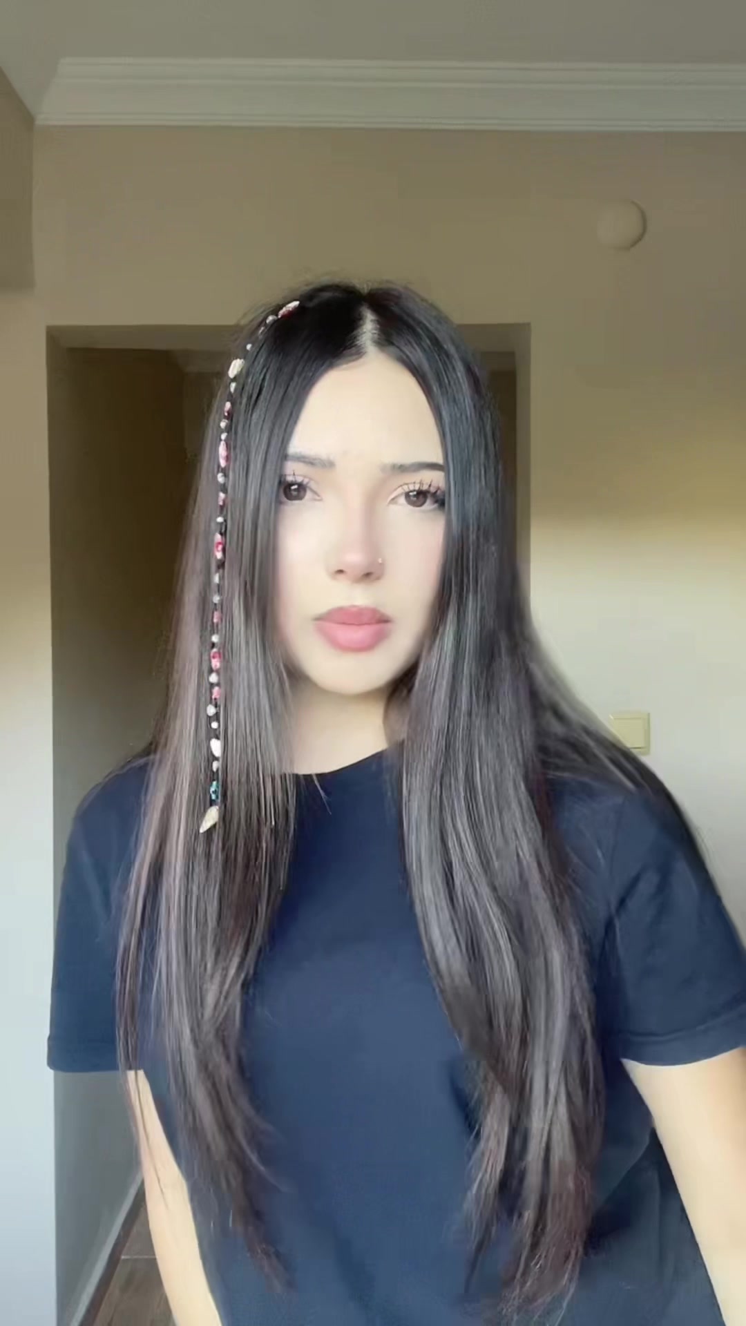 @𝒯