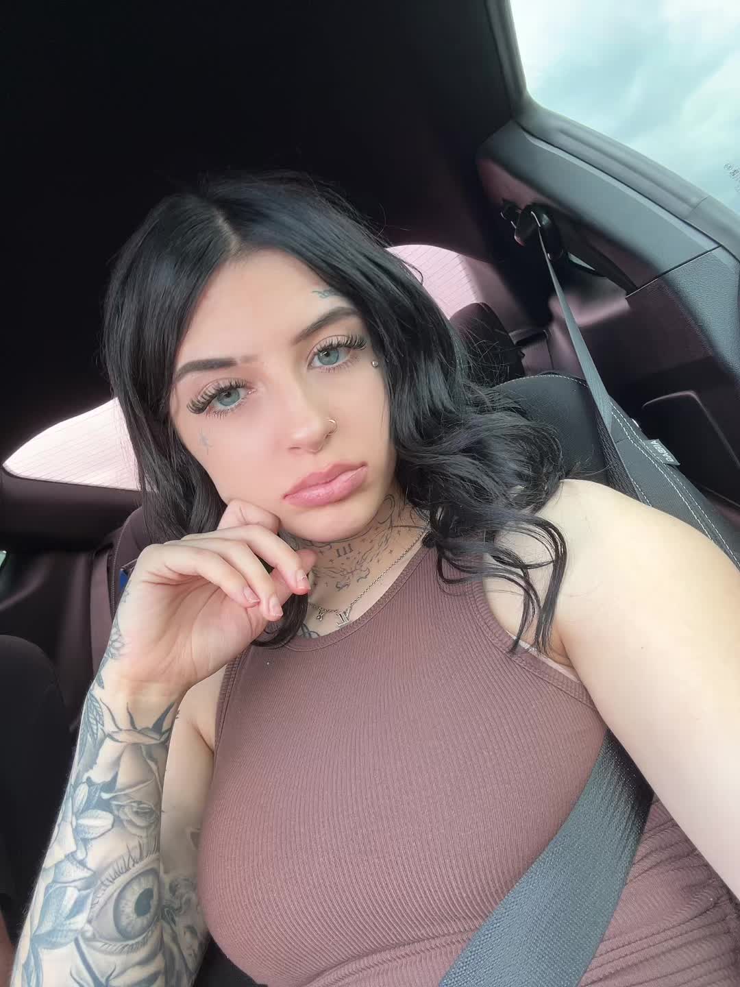@Lilyrrrose