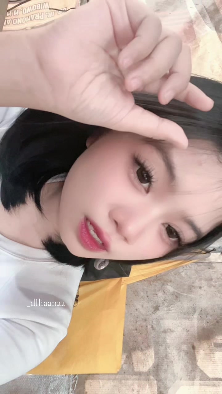 @adelyaa
