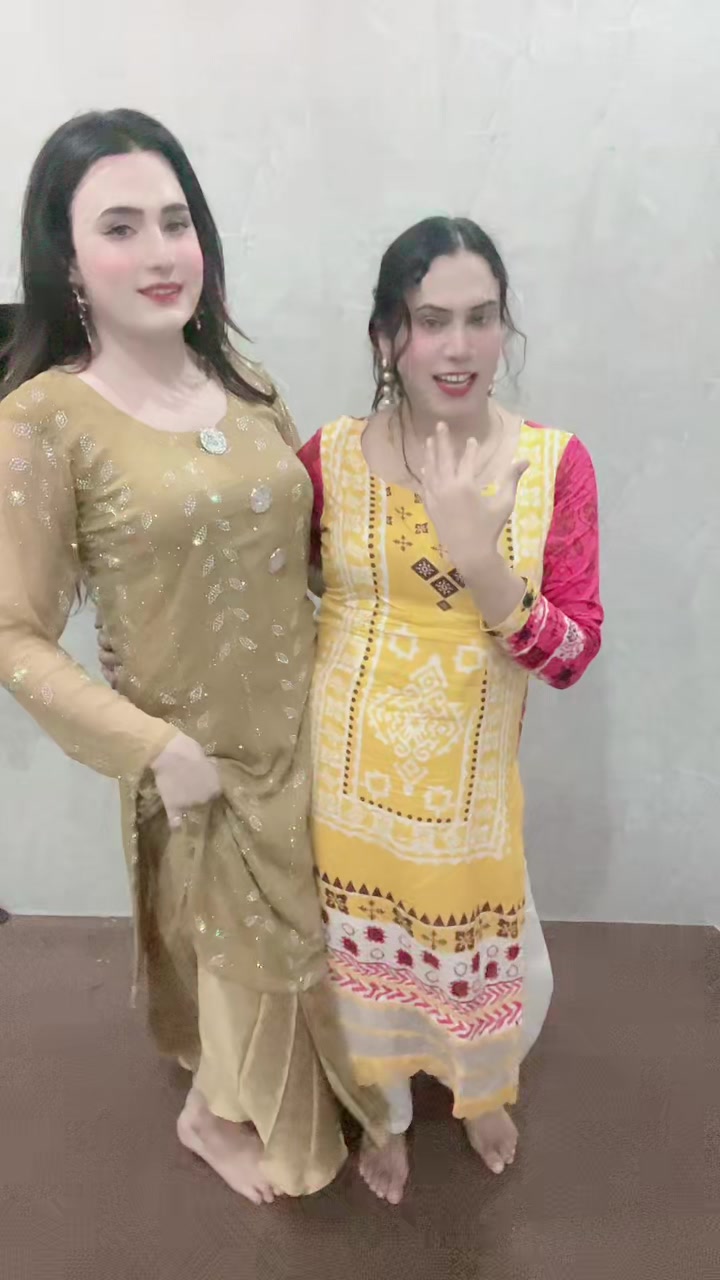 @zoya chand 700