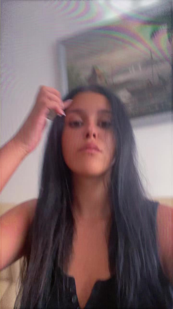 @neeveenica