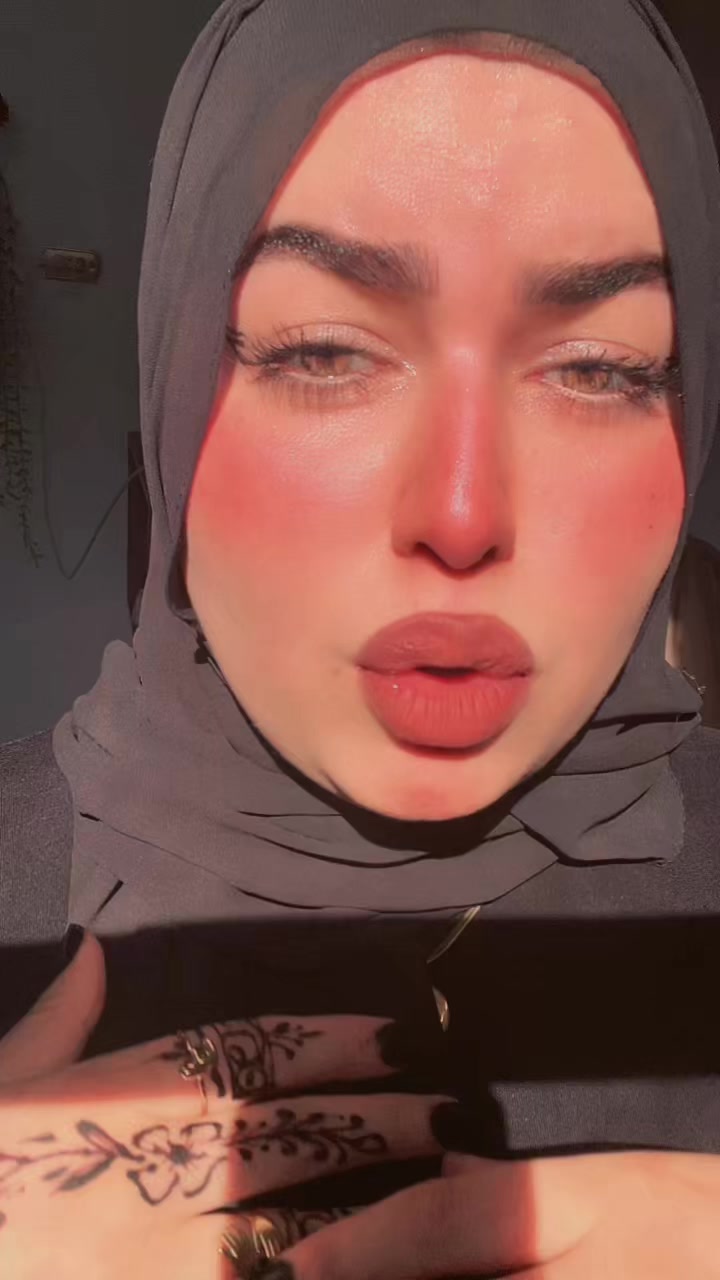 @تديني ورده أديك (فُله)😅🩷