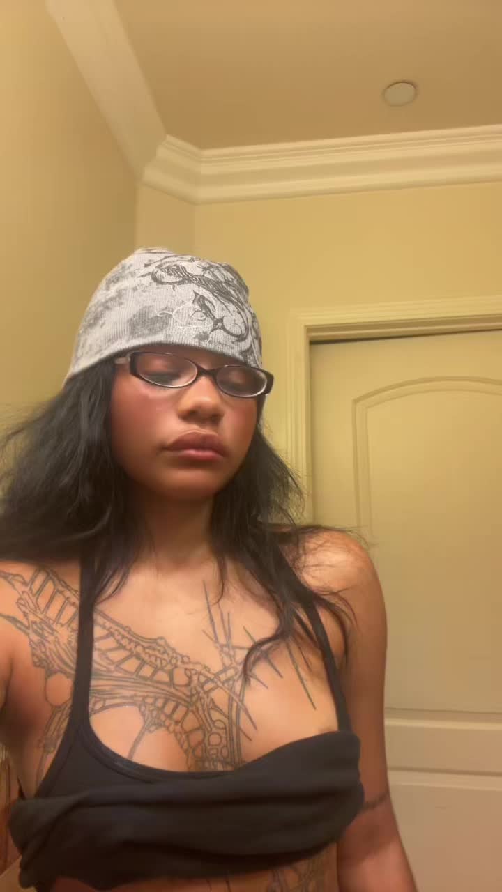 @girlnxtdoor