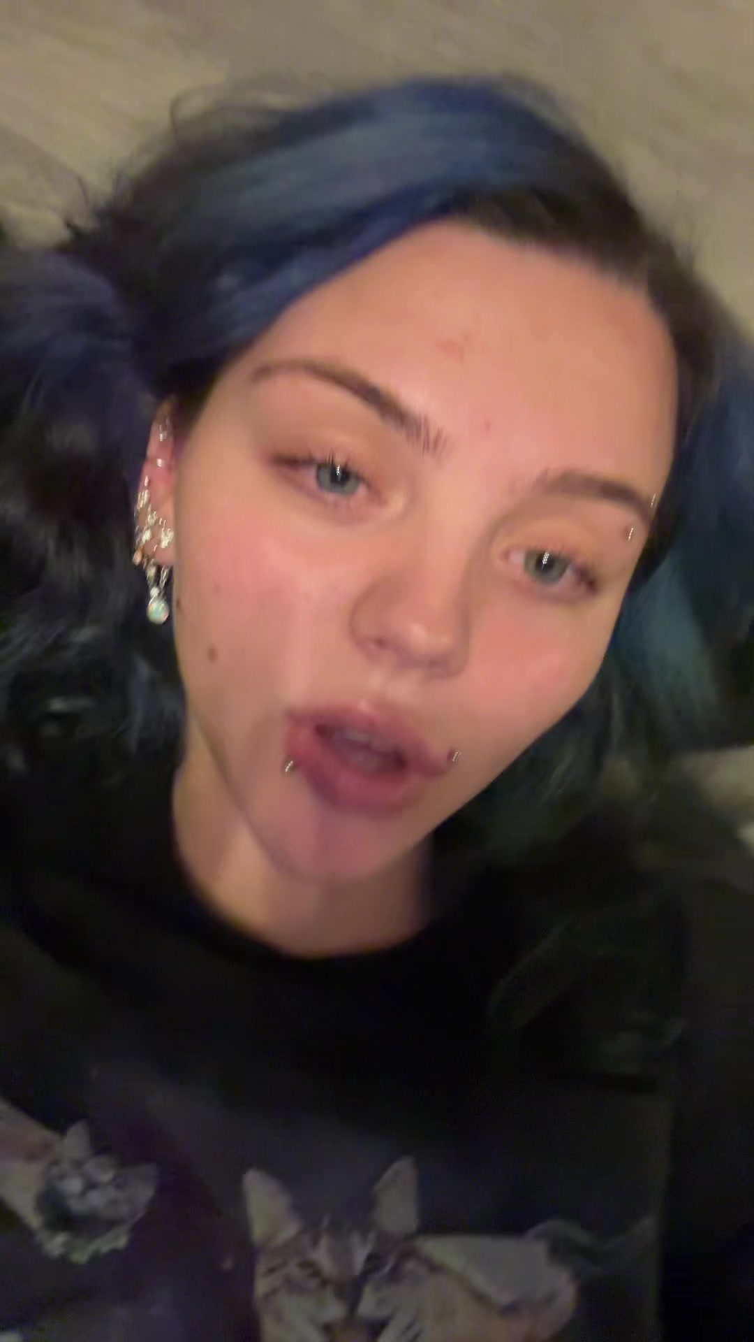 @:З