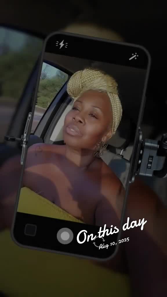 @Just_Q_