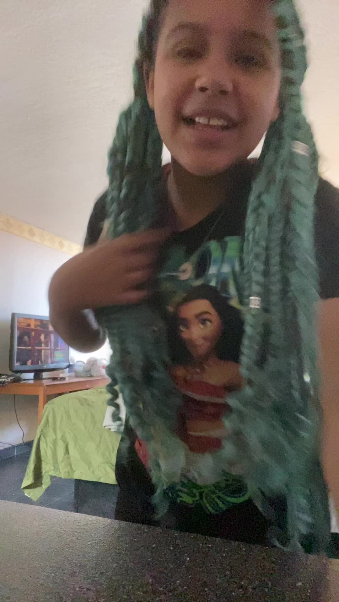 @👾