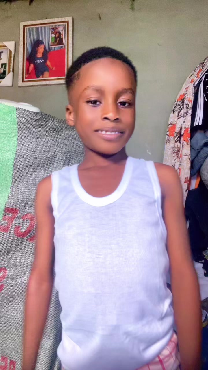 @SLIMTIZZYHAIRLINE05