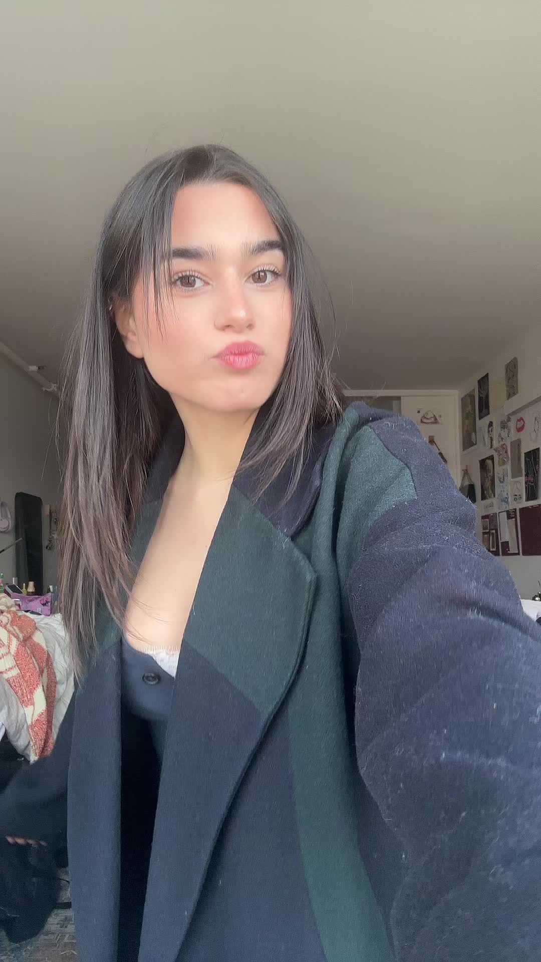 @demi