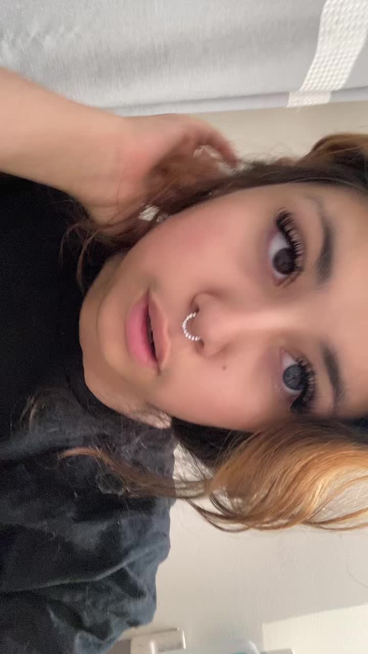 @Ur moms hot gf
