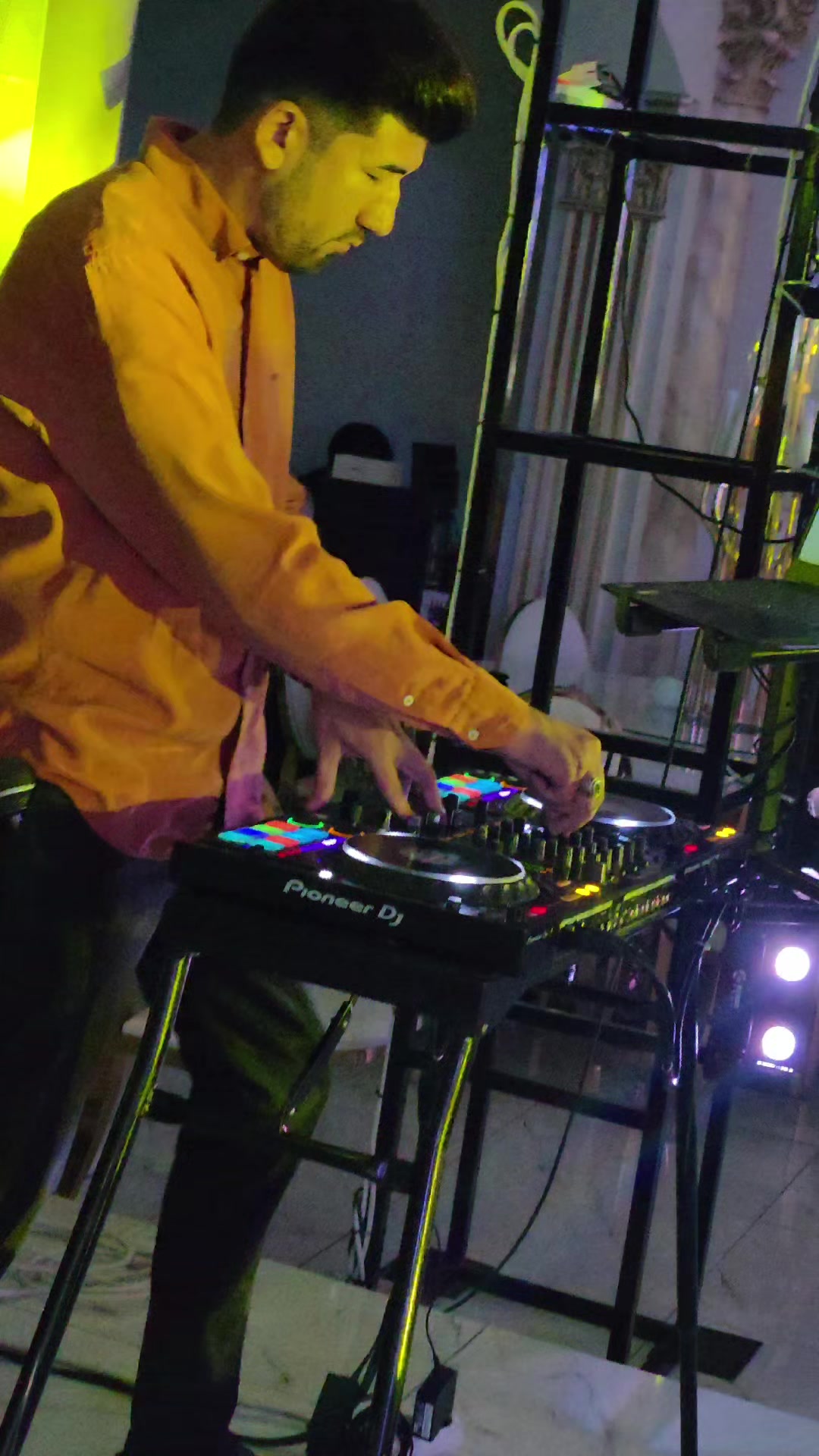 @DJ HeNiX