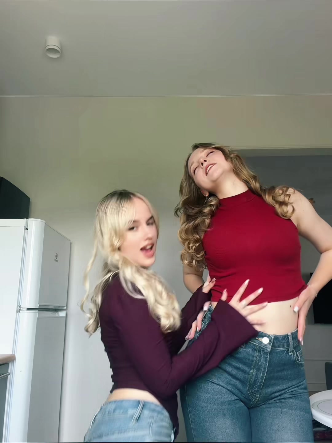 @соникс@);;