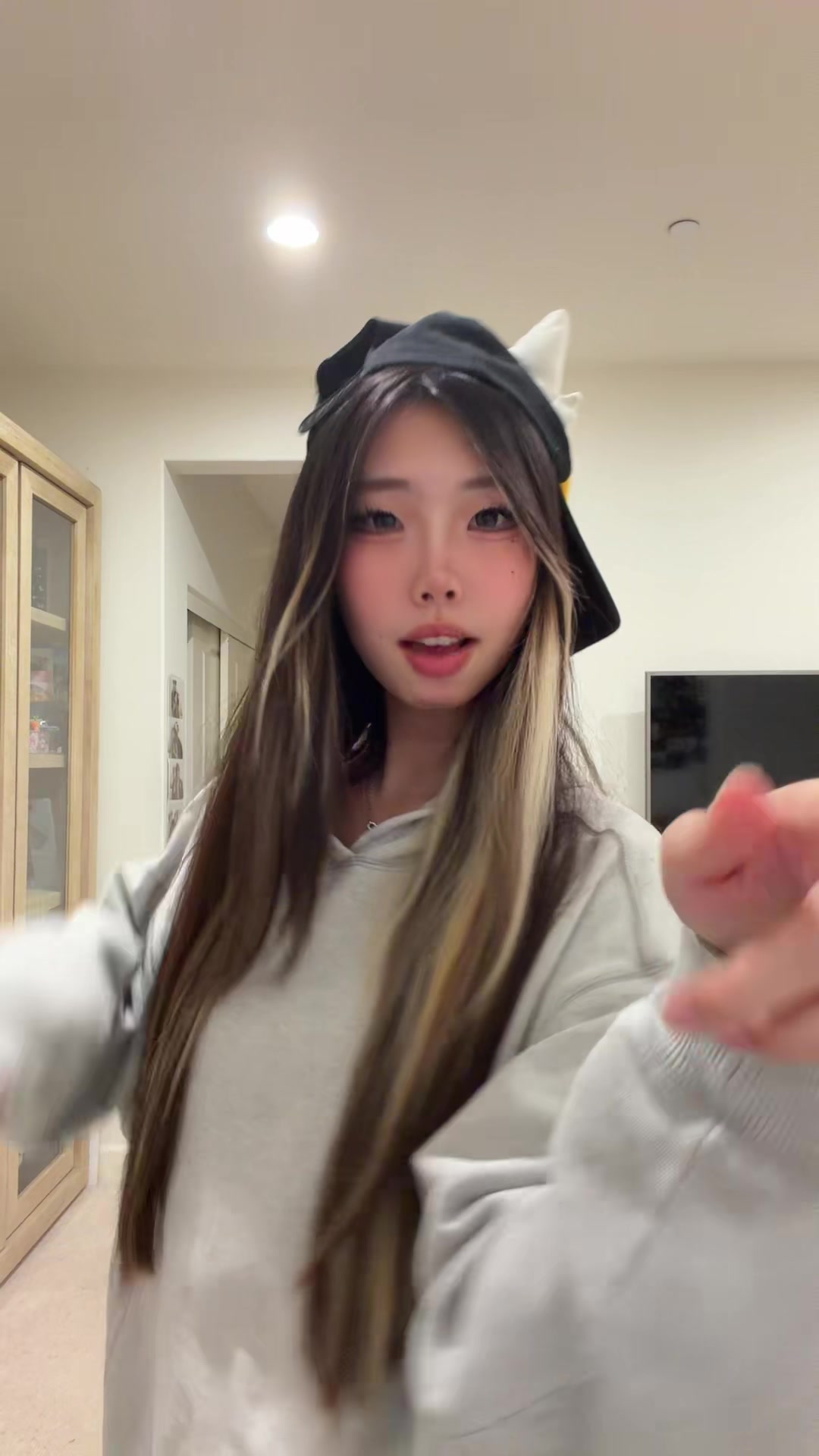 @adri_323_