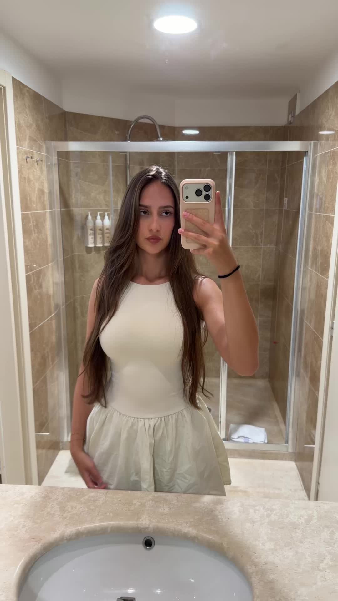 @leni_pntr