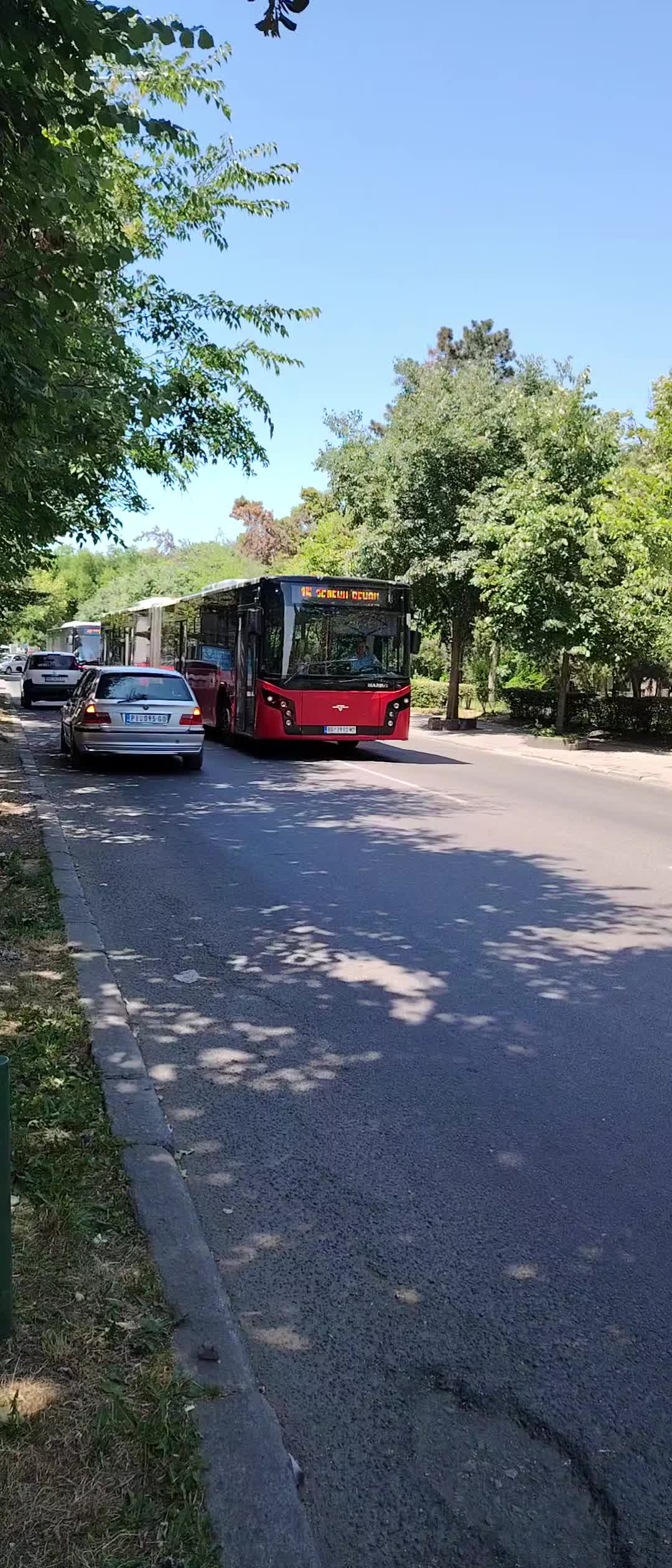 @Autobusi