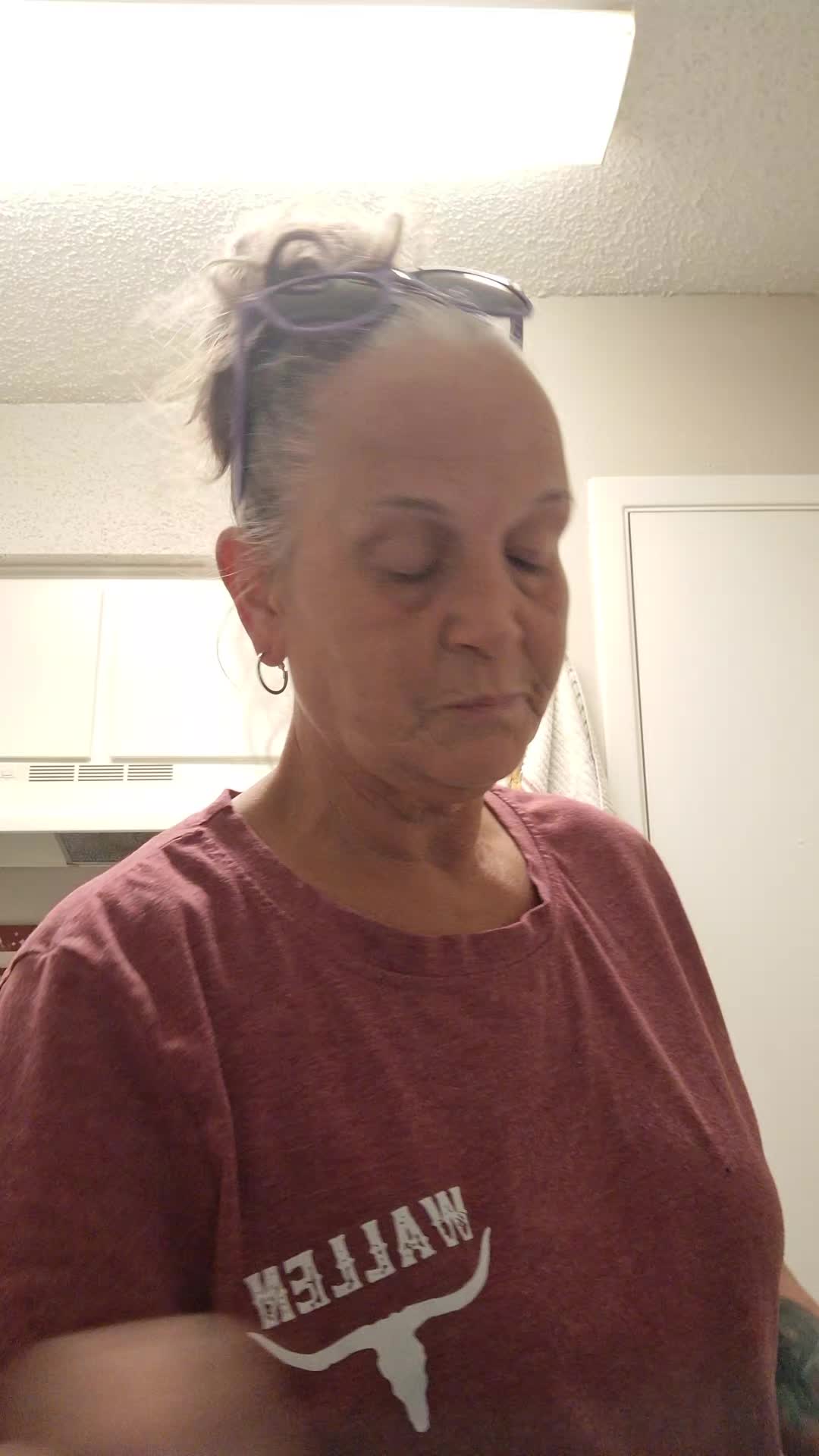 @granny at kitchen table 🎼🎵❌️