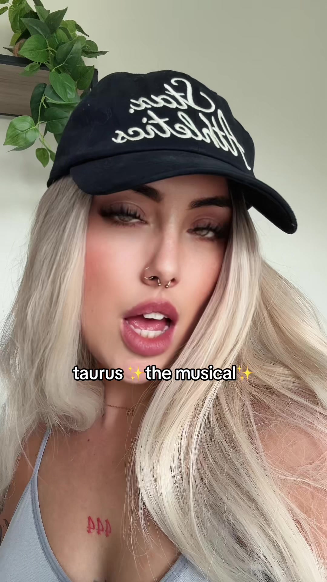 @LEASHBIAN 😈