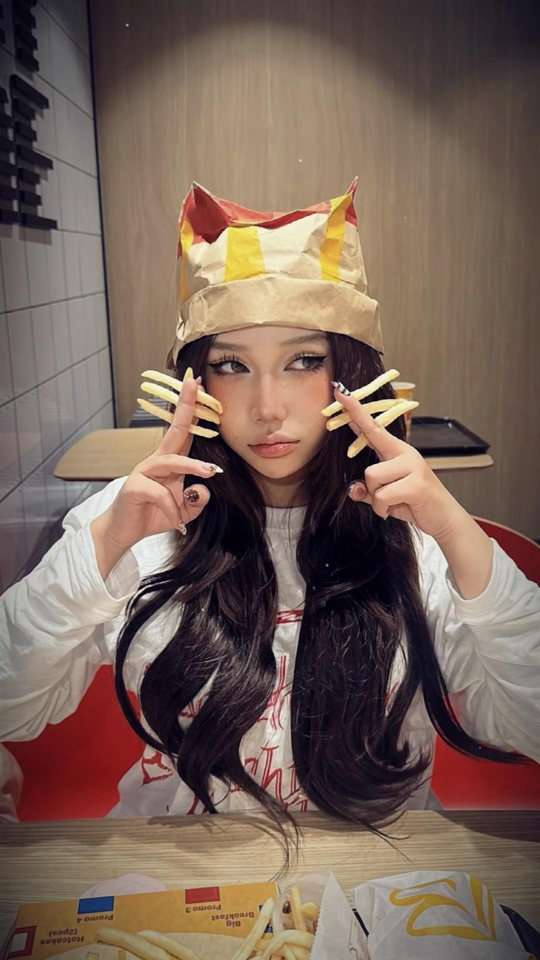 @Tuyết Ngân 🐯