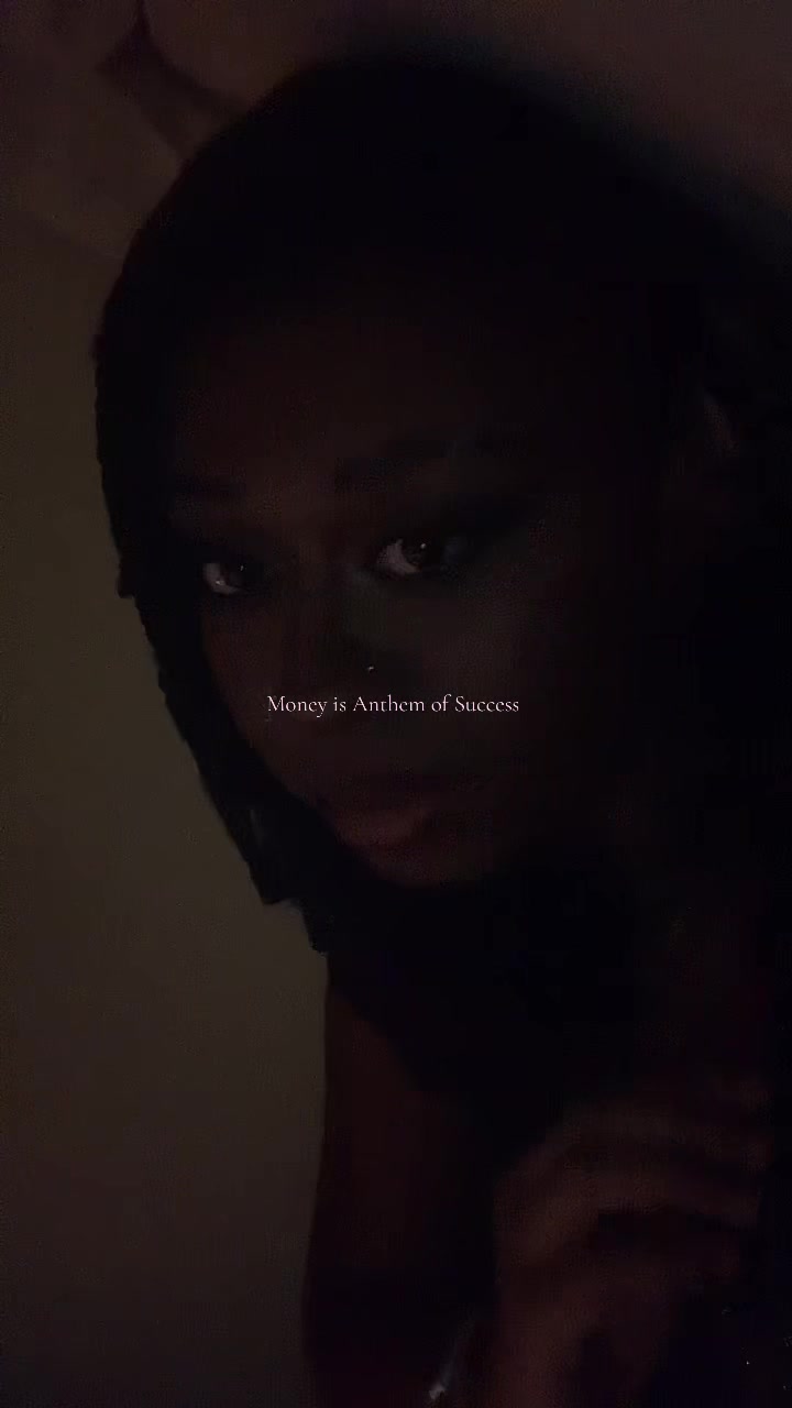 @•^•