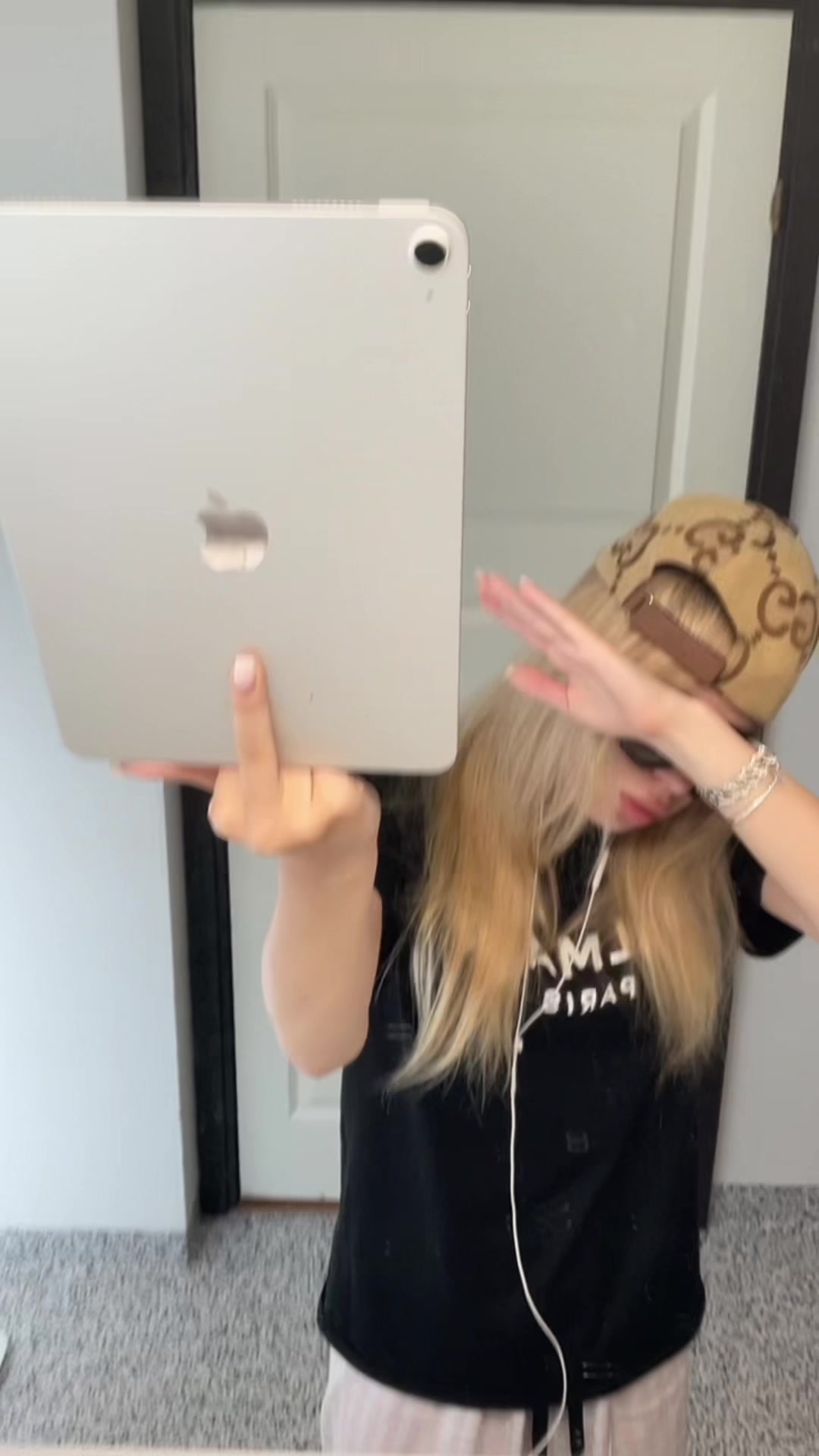 @lizzitak