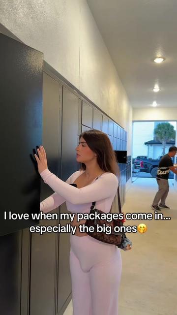 @Bella