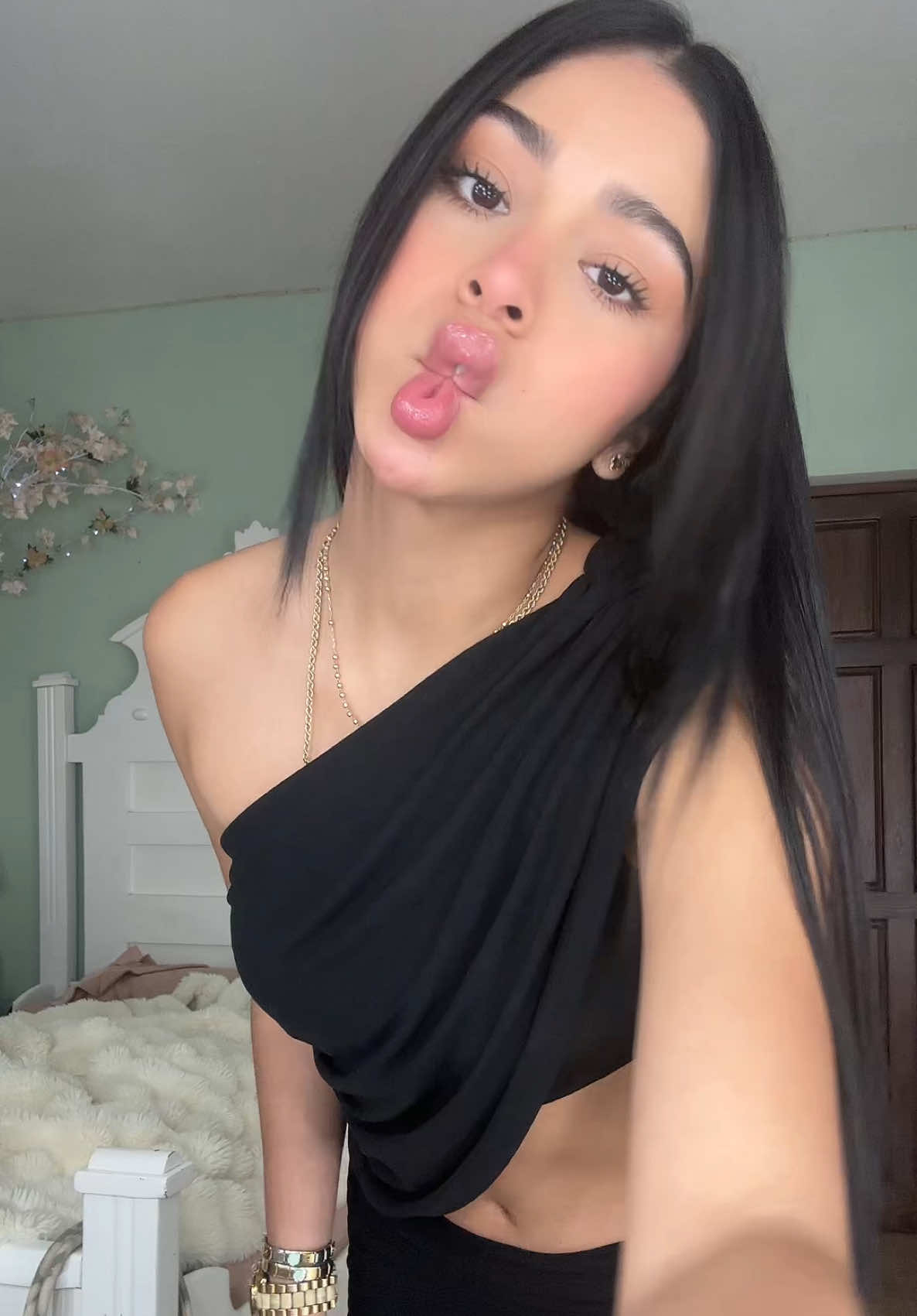 @crystalnevarez_