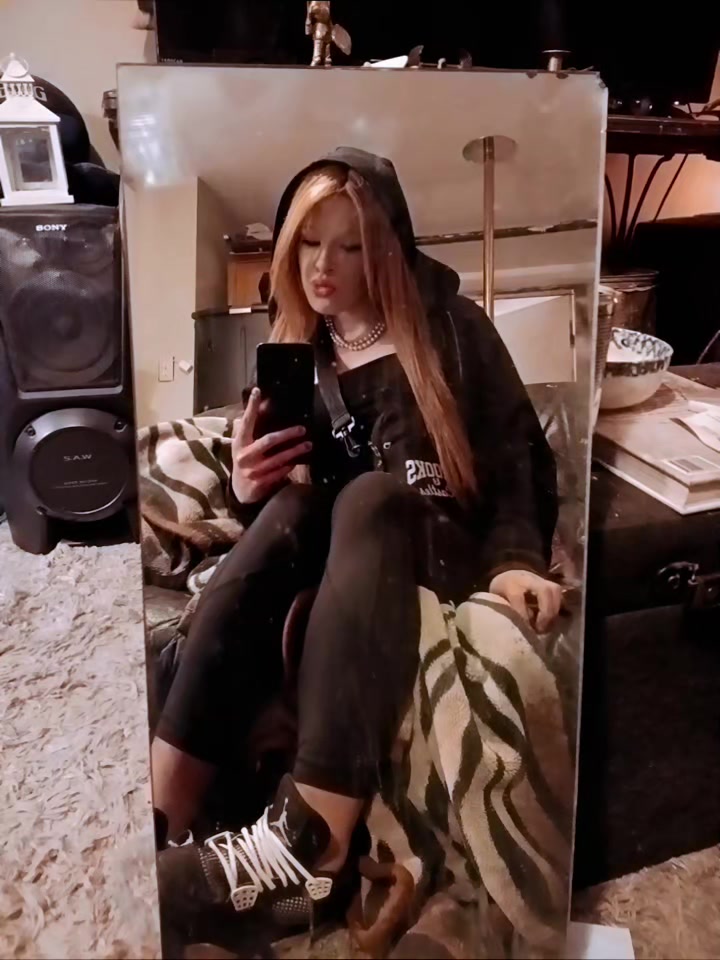 @UrNaughtyLilStepSis♡