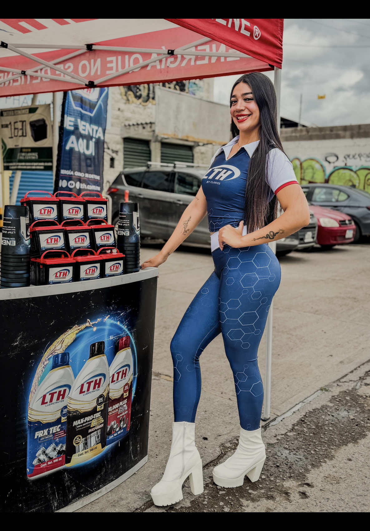 @BOMBSHELL Hostess