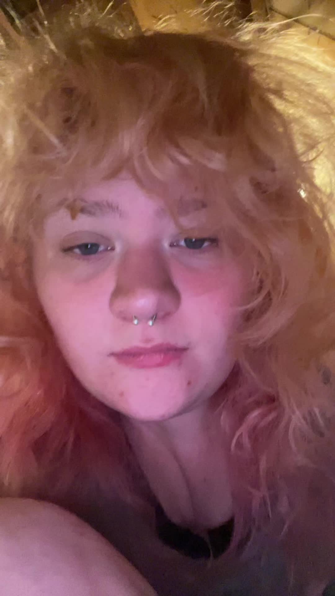 @𝓕𝓾𝔃𝔃𝔂 <3