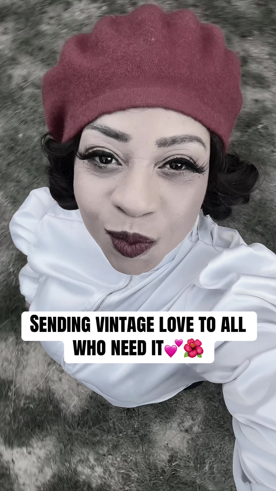 @TheVintageBelle