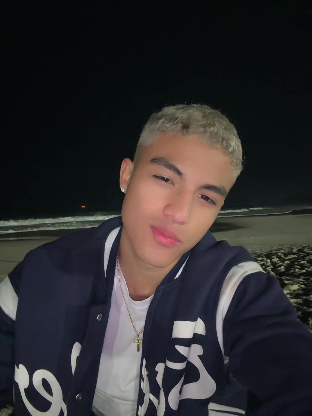 @𝐇𝐮𝐠𝐨 🦦