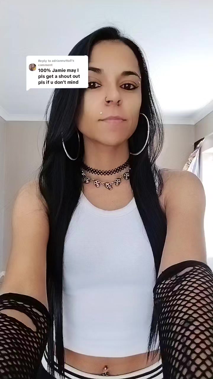 @Jamie 🩷🖤