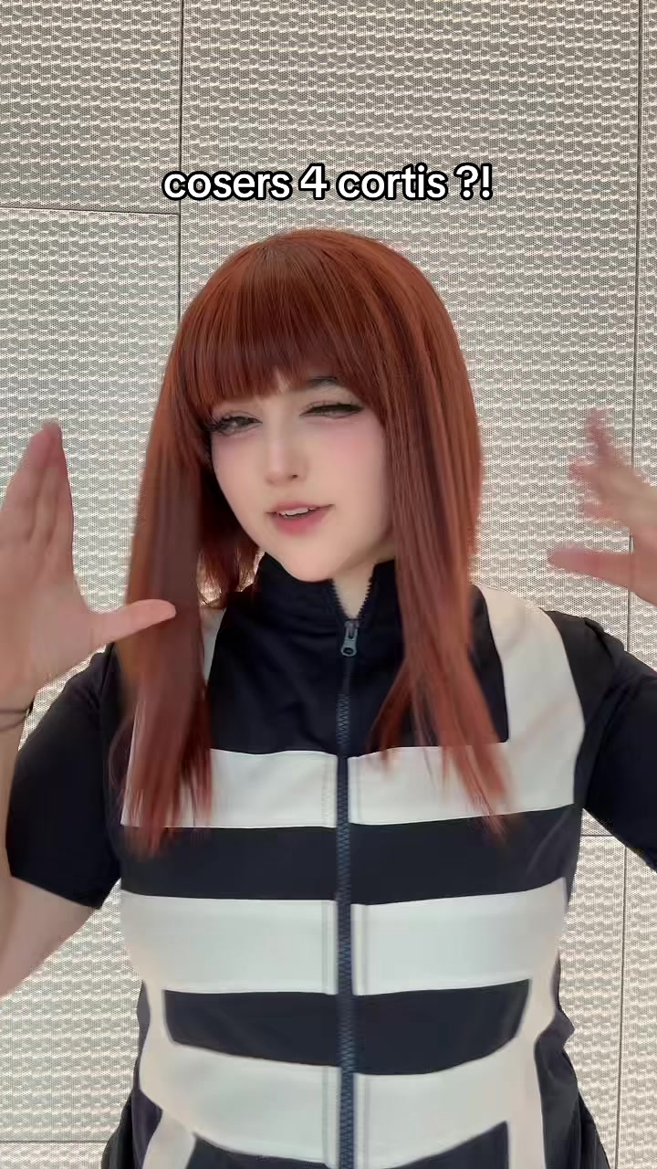 @AndeCosplays
