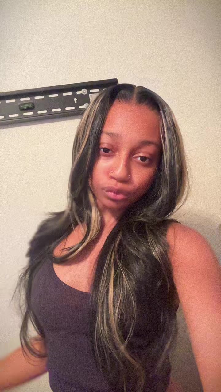 @Shania