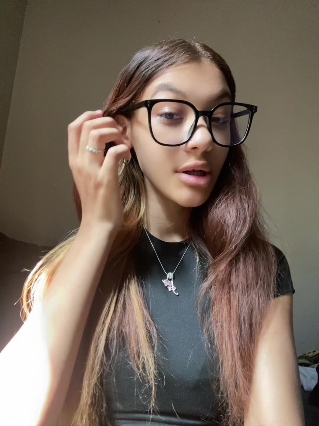 @Knowitallaira