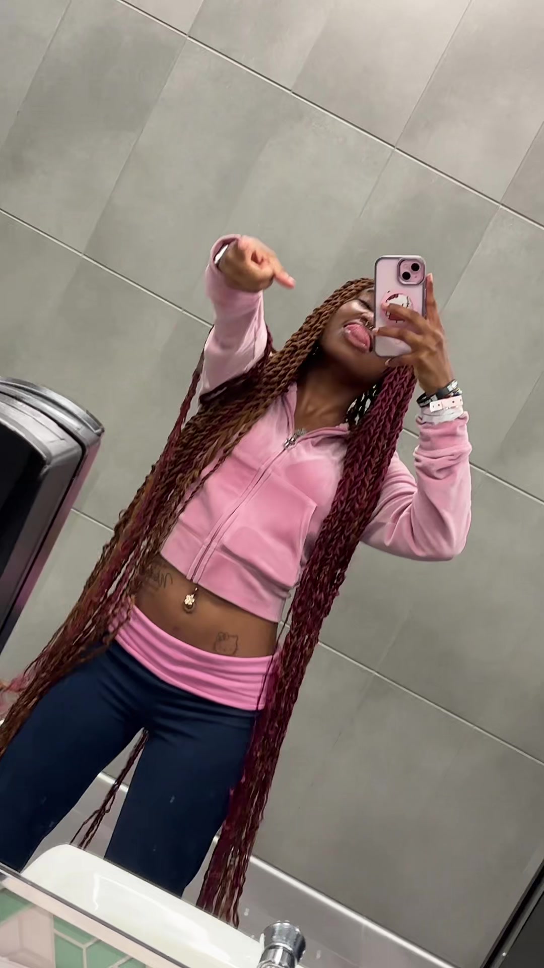 @RENIDAPOOH🧸👩🏾&zwj;❤️&zwj;💋&zwj;👩🏾