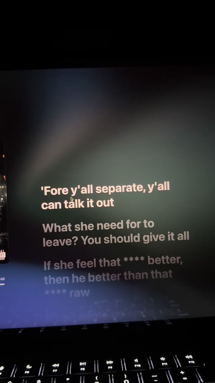 @🎧