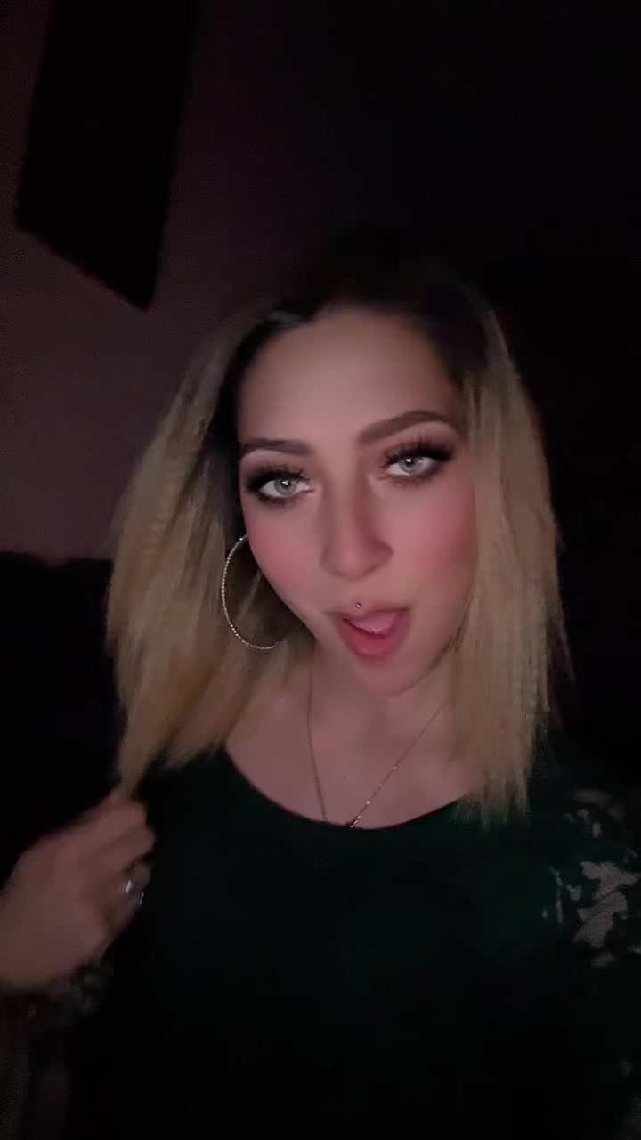 @Claudia🖤