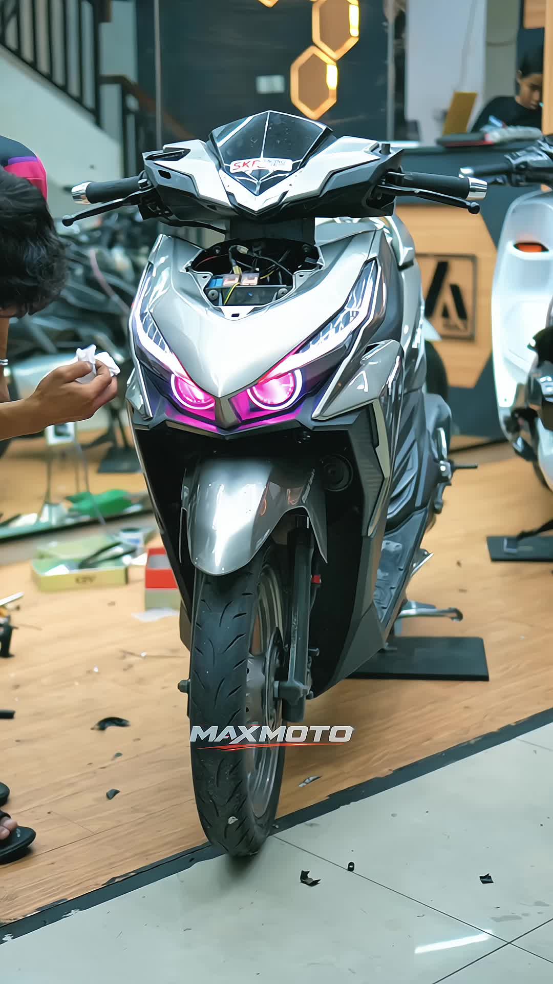 @MAXMOTOSHOP