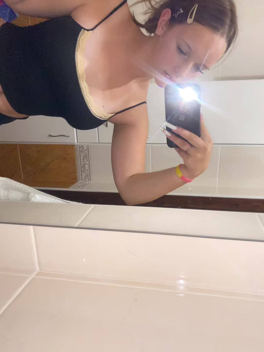@🫦