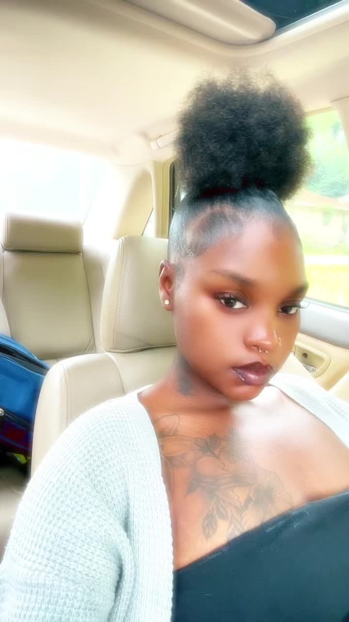 @QueenD🌈♉️