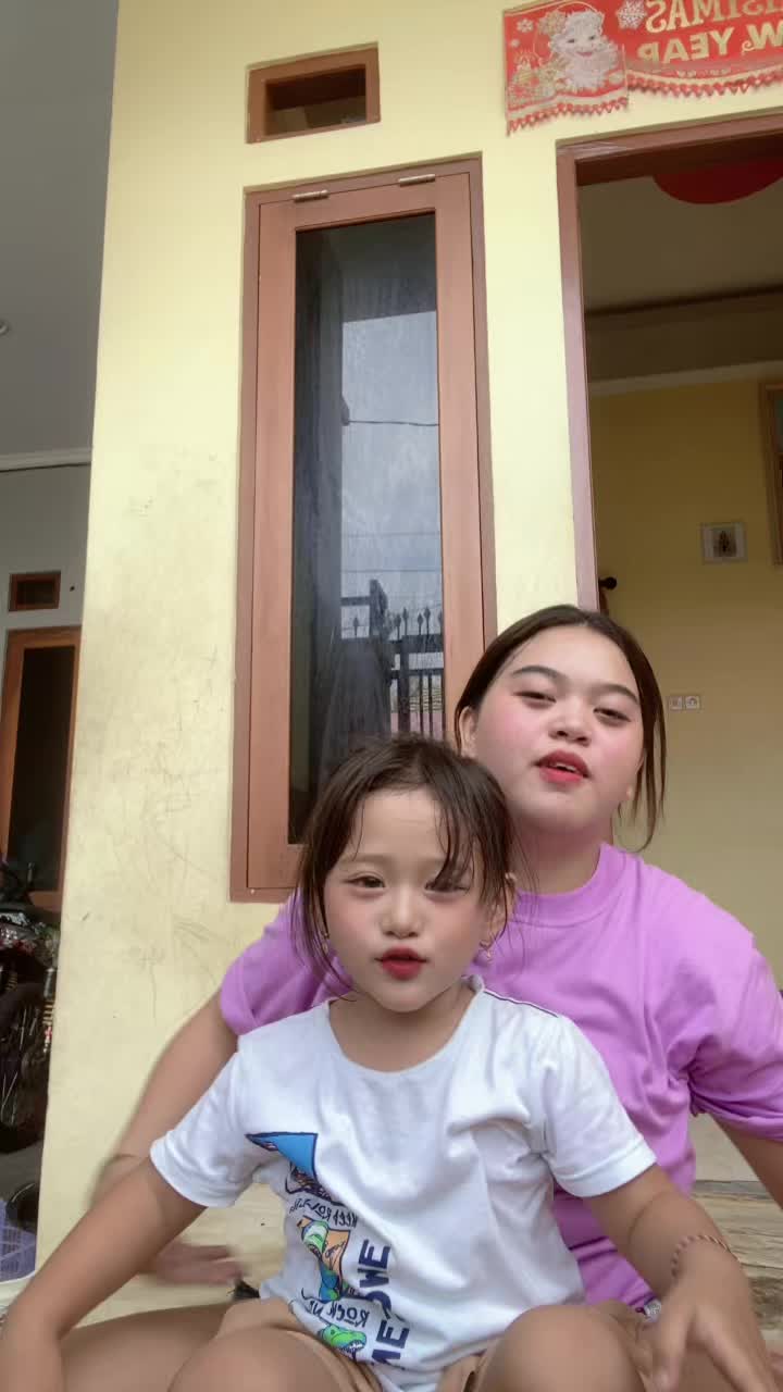 @dhinsee_