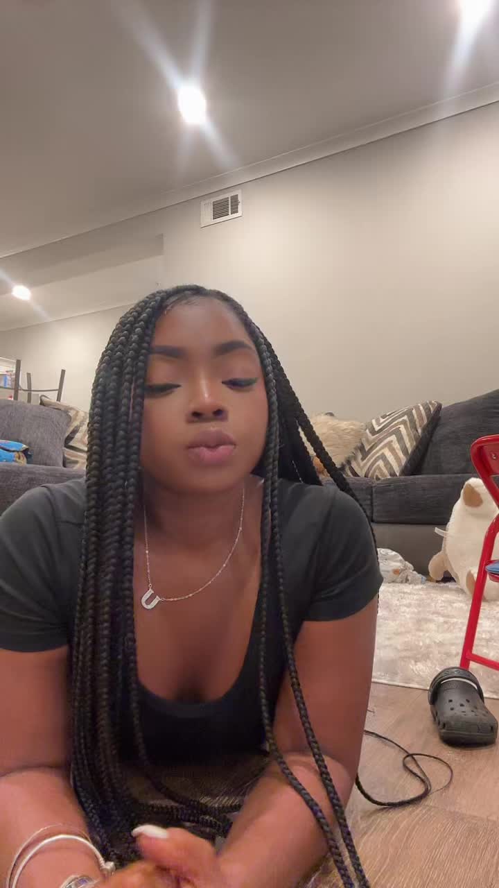 @Anijahh_